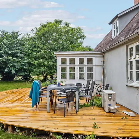 Ferienhaus Stunning In With Kitchen